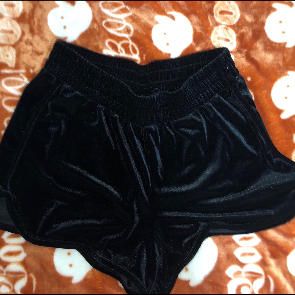 woman’s velvet shorts